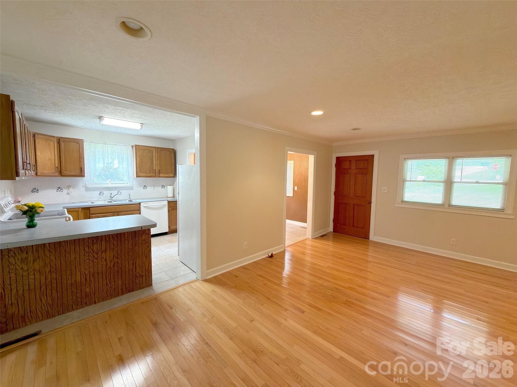 Connected Kitchen/Dining - Hendersonville