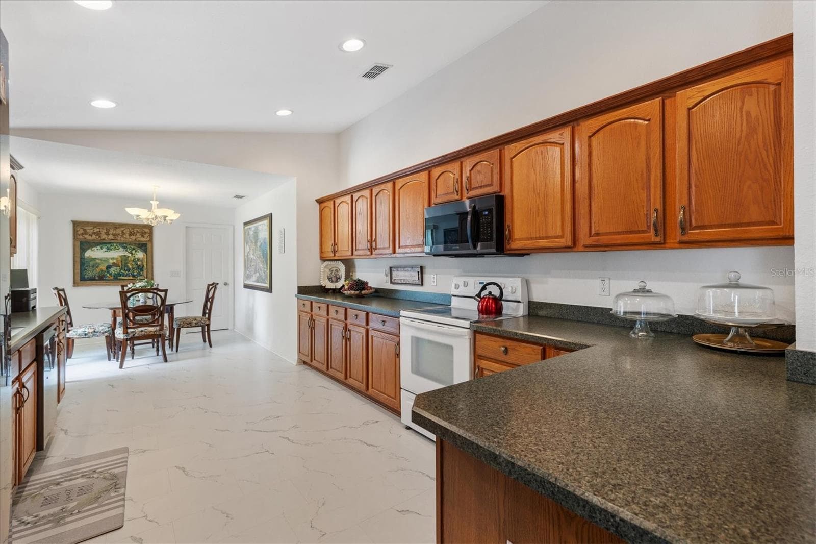 Eat-in kitchen with plenty of counter space and storage - 9498 SE 174TH LOOP, SUMMERFIELD