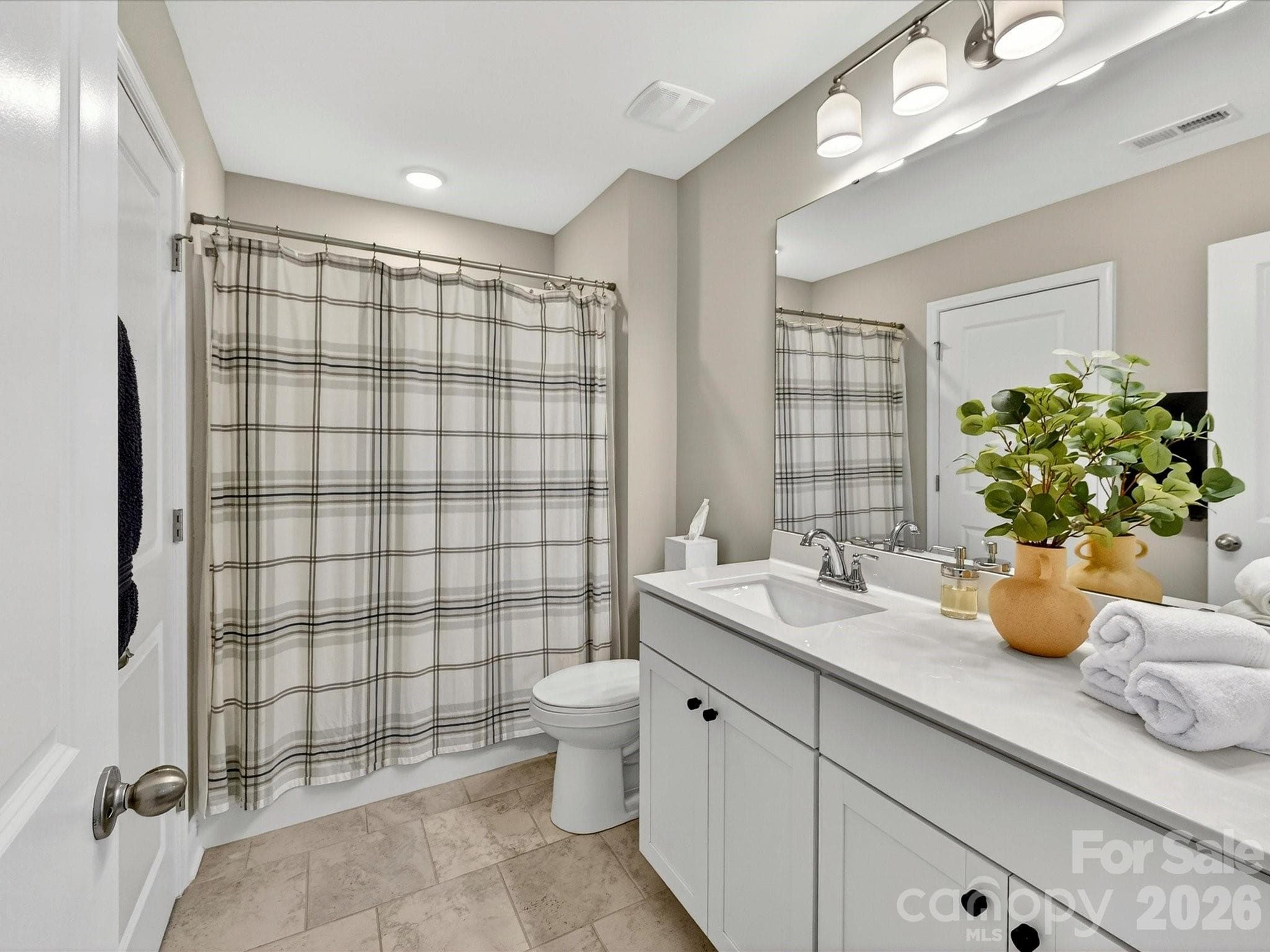 Full Bath Upper-Level with Tiled Flooring and Quartz Counter - 6203 Six String Court, Fort Mill