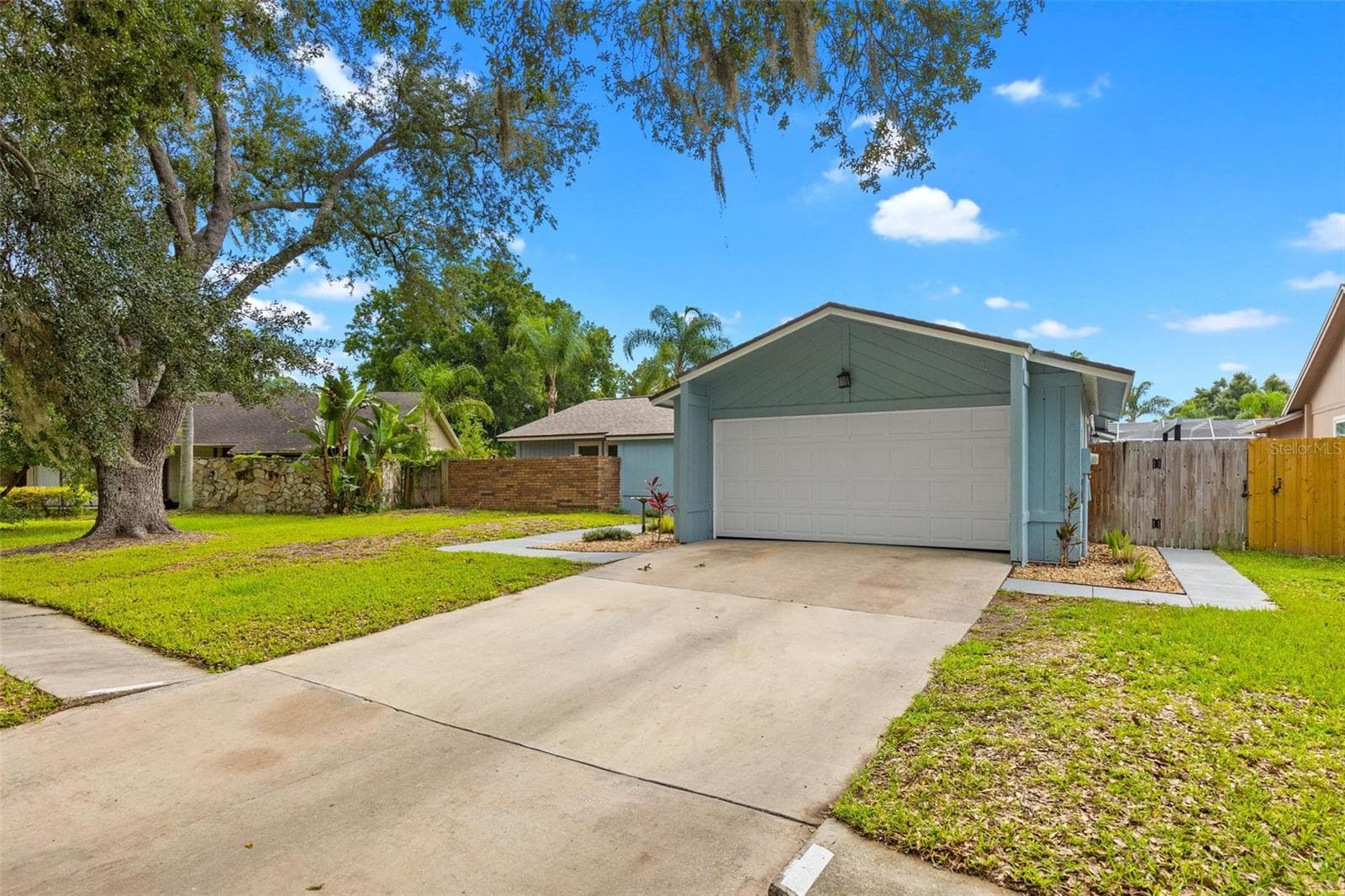 Single Family Residence at 15917 COUNTRY FARM PL, TAMPA, photo 3 of 49