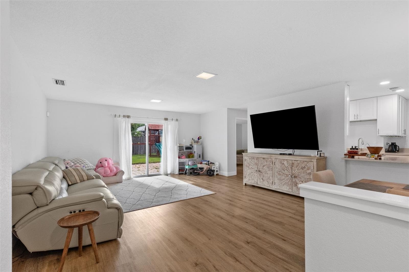 Single Family Residence at 15917 COUNTRY FARM PL, TAMPA, photo 6 of 49