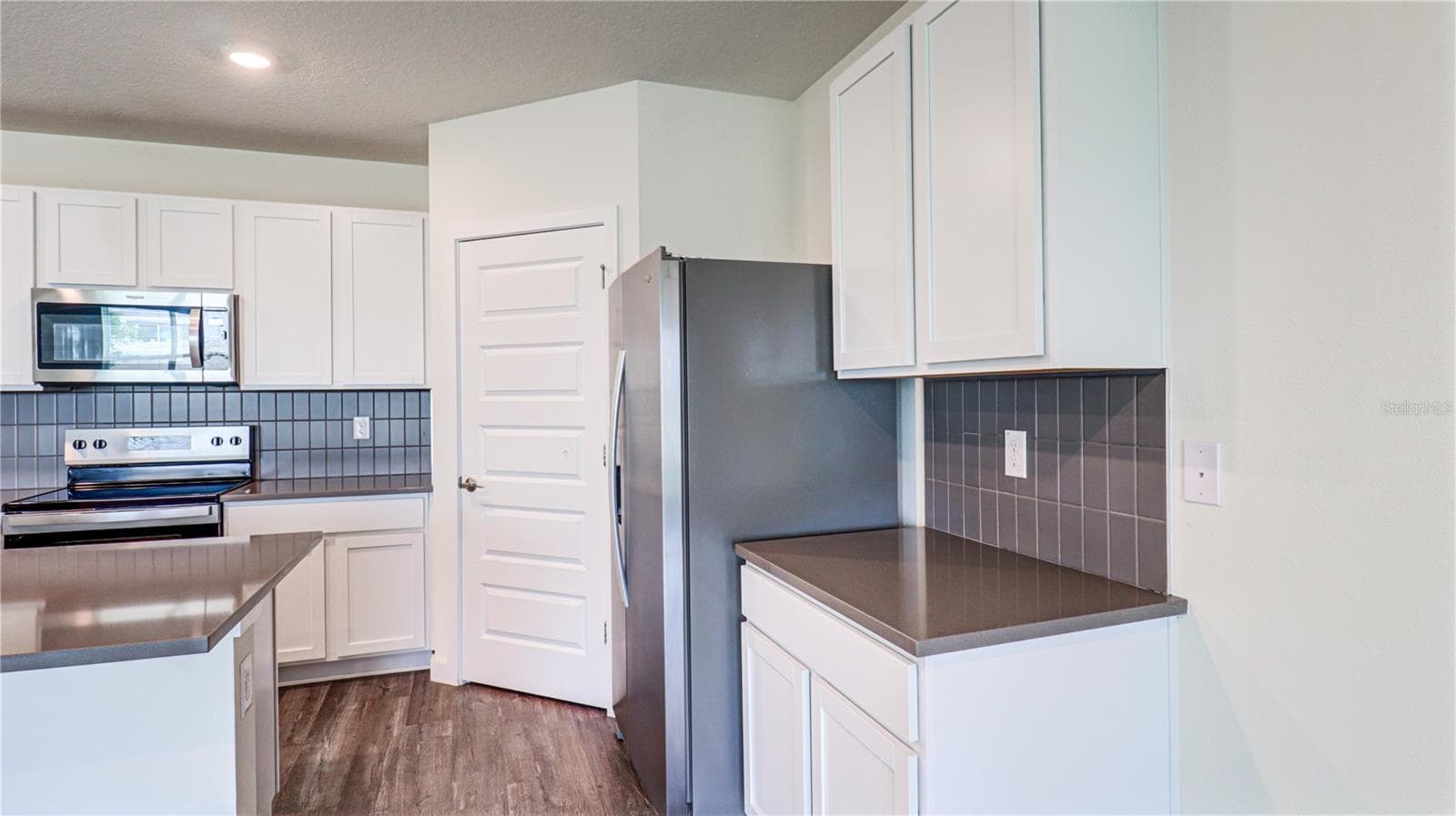 Single Family Residence at 31899 OYSTER TRELLIS LN, WESLEY CHAPEL, photo 6 of 27