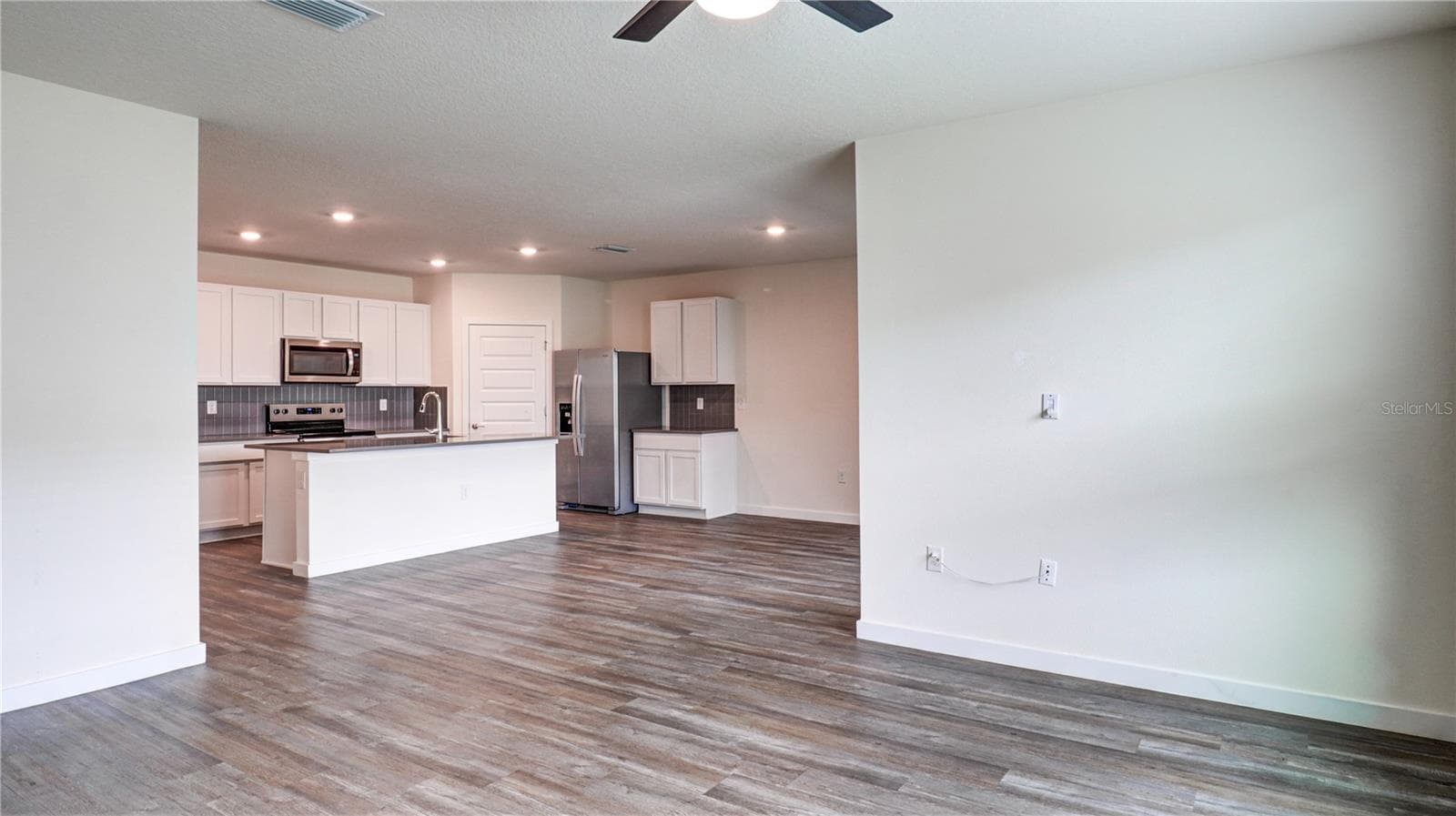 Single Family Residence at 31899 OYSTER TRELLIS LN, WESLEY CHAPEL, photo 7 of 27