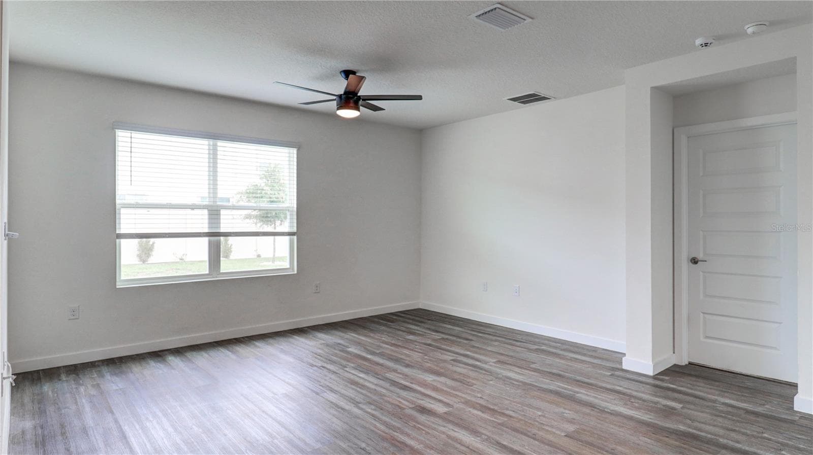 Single Family Residence at 31899 OYSTER TRELLIS LN, WESLEY CHAPEL, photo 8 of 27