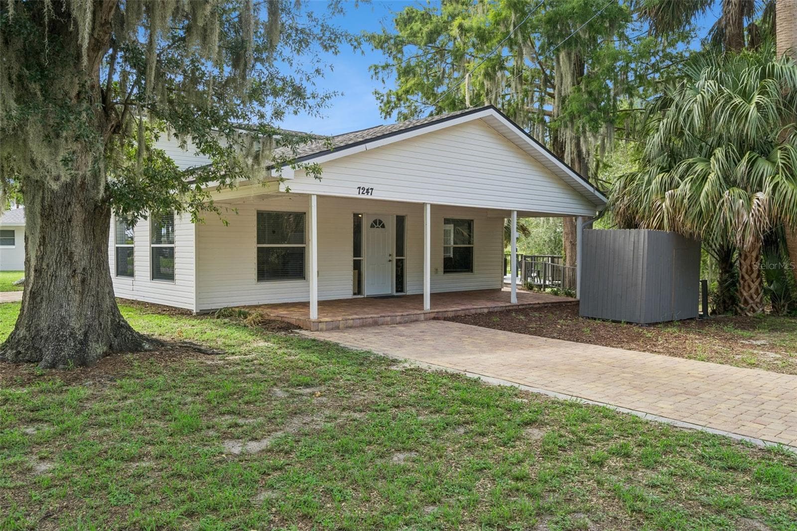 Single Family Residence at 7247 TREASURE ISLAND RD, LEESBURG, photo 2 of 35