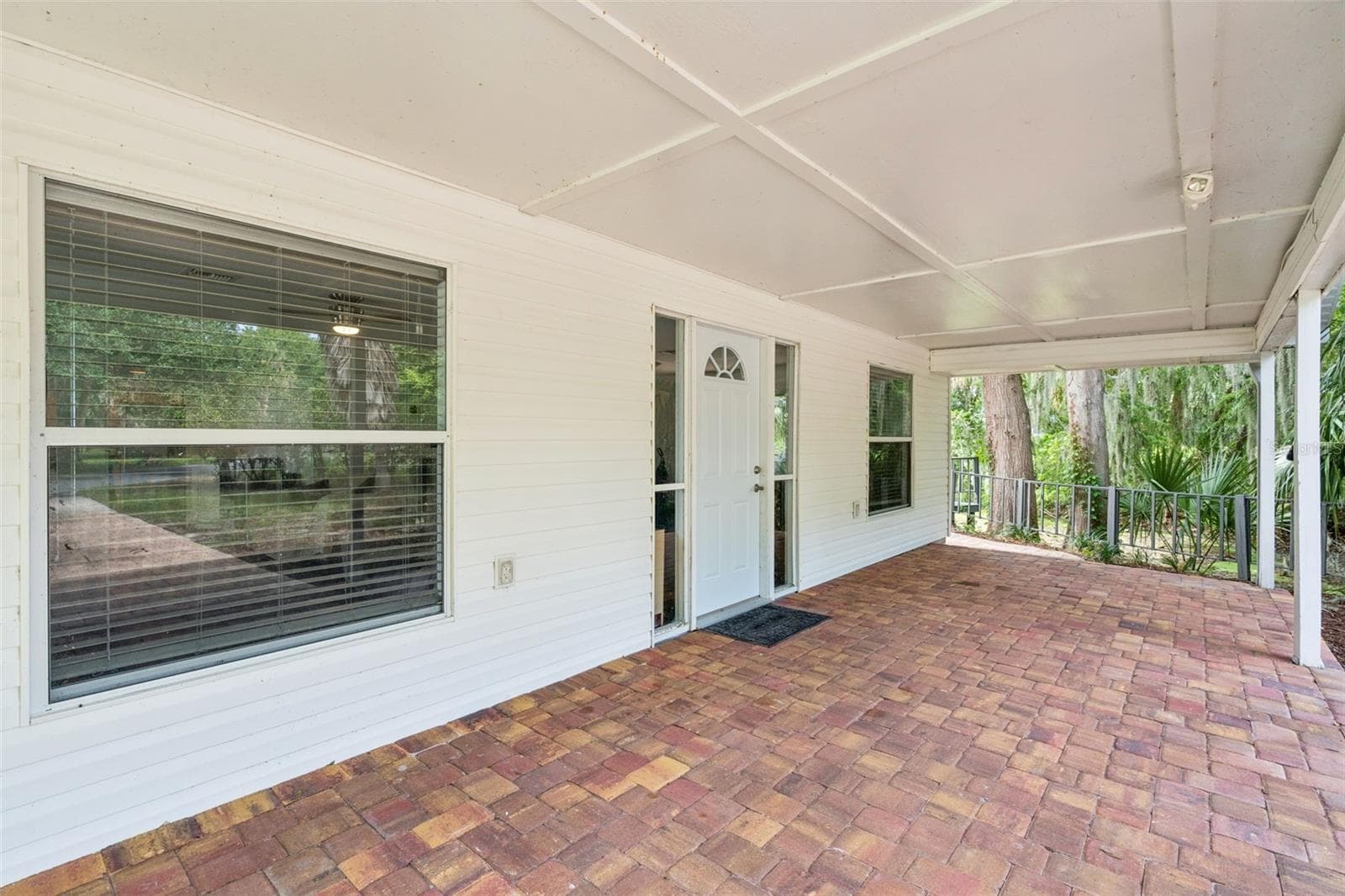 Front Porch - 7247 TREASURE ISLAND RD, LEESBURG