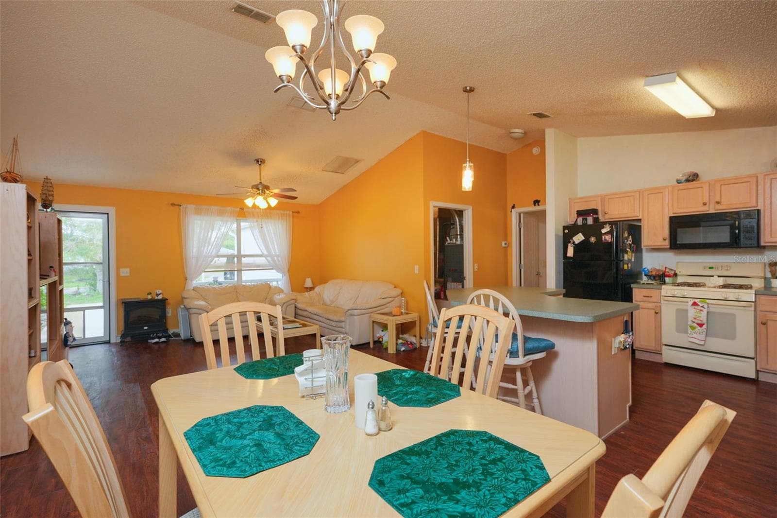 Single Family Residence at 9345 SE 177TH SIMONS LN, THE VILLAGES, photo 10 of 37