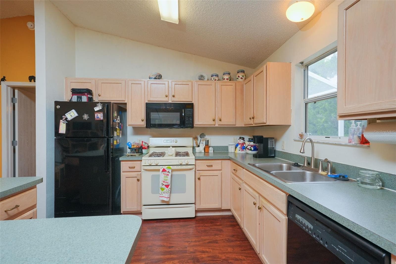 Single Family Residence at 9345 SE 177TH SIMONS LN, THE VILLAGES, photo 12 of 37
