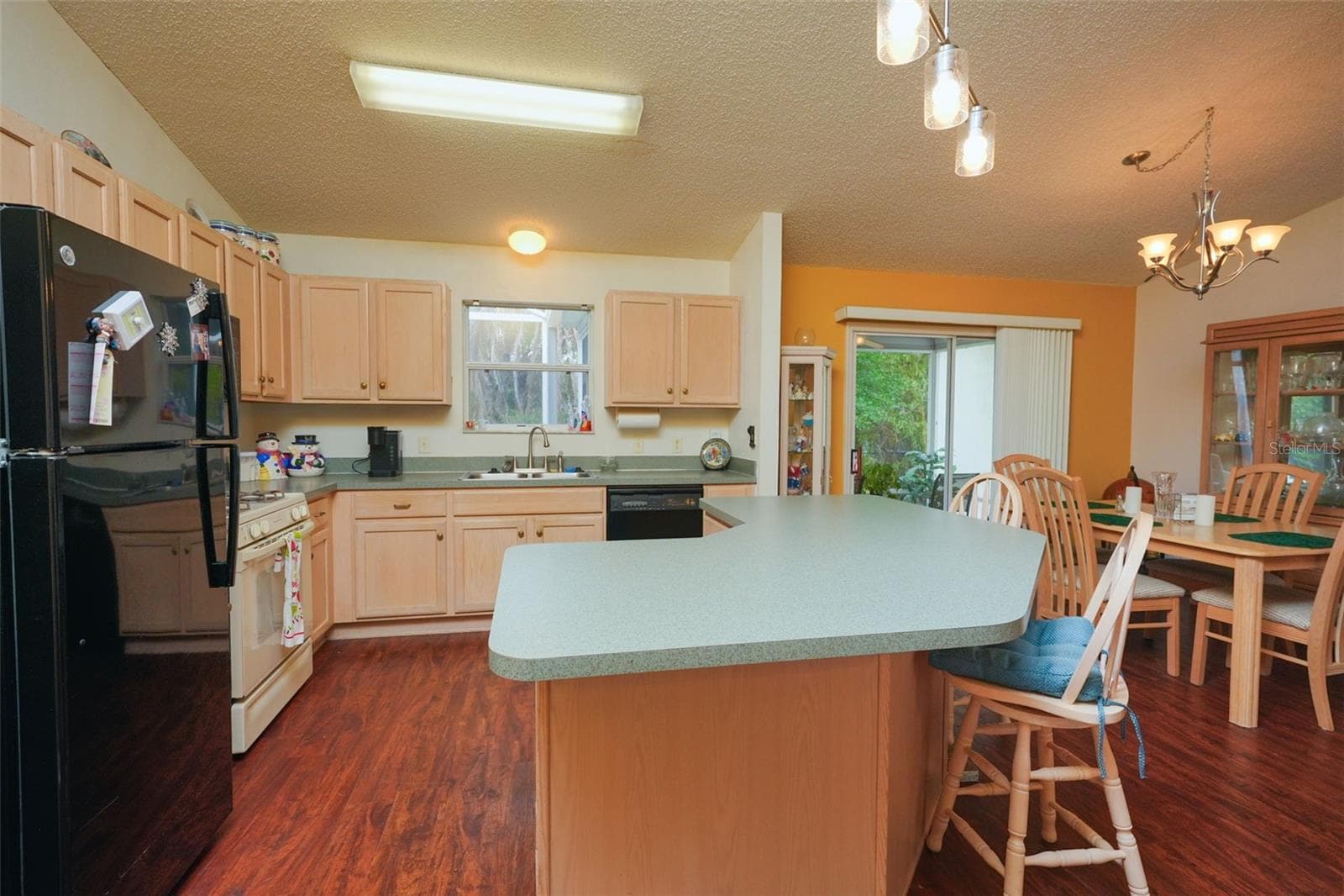 Single Family Residence at 9345 SE 177TH SIMONS LN, THE VILLAGES, photo 13 of 37