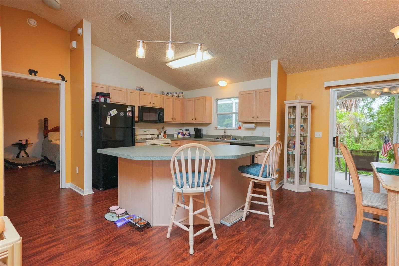 Single Family Residence at 9345 SE 177TH SIMONS LN, THE VILLAGES, photo 14 of 37