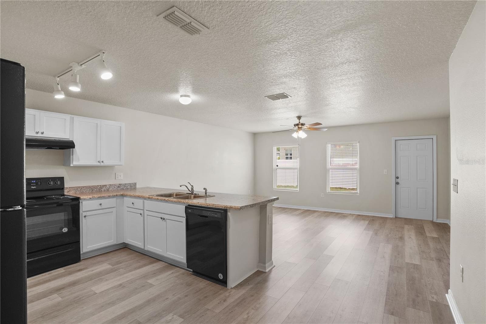 Single Family Residence at 252 FIG CT, KISSIMMEE, photo 6 of 33