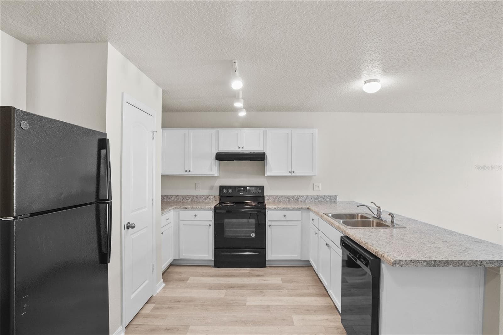 Single Family Residence at 252 FIG CT, KISSIMMEE, photo 7 of 33