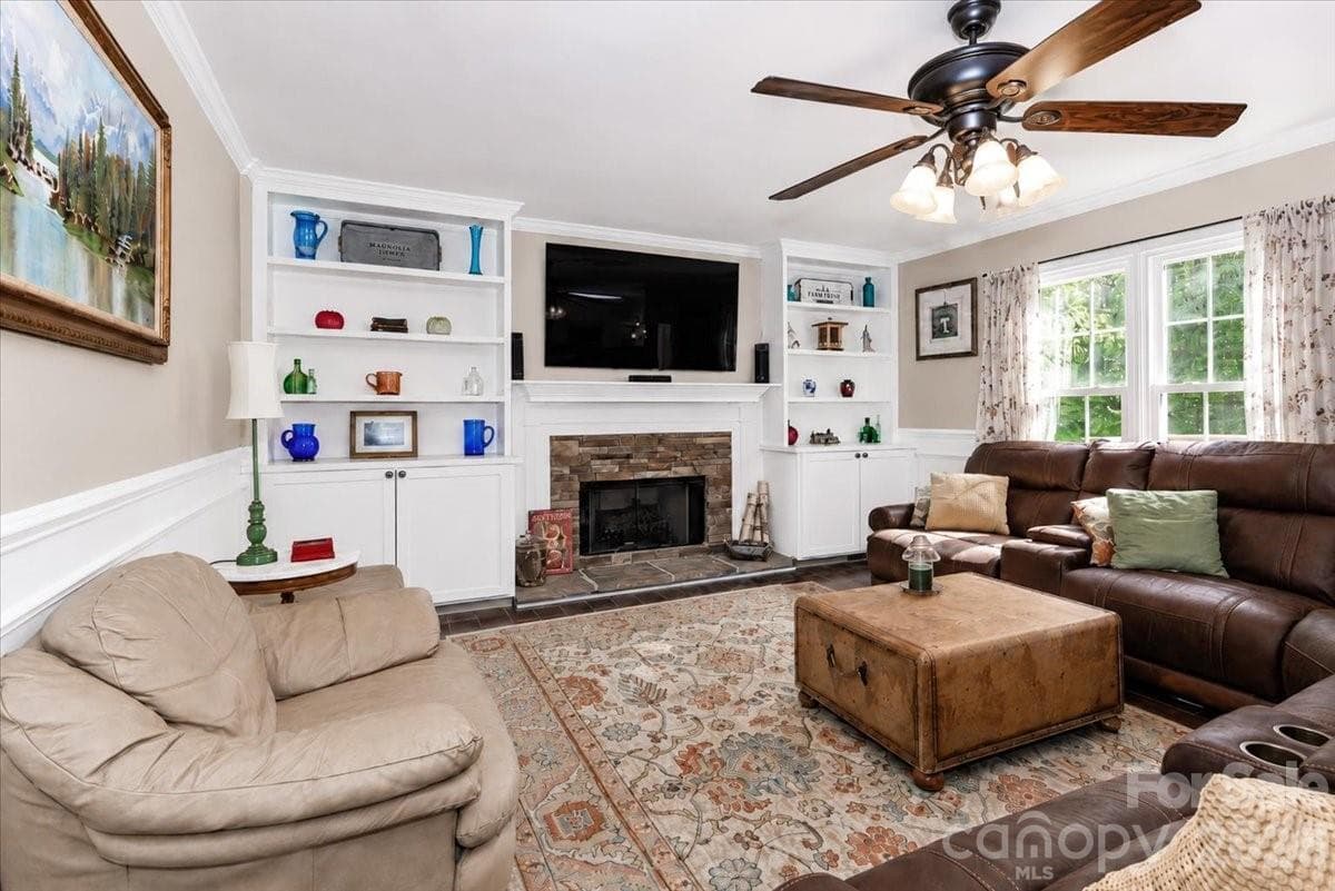 Family Room - 311 N Deerfield Circle, Salisbury