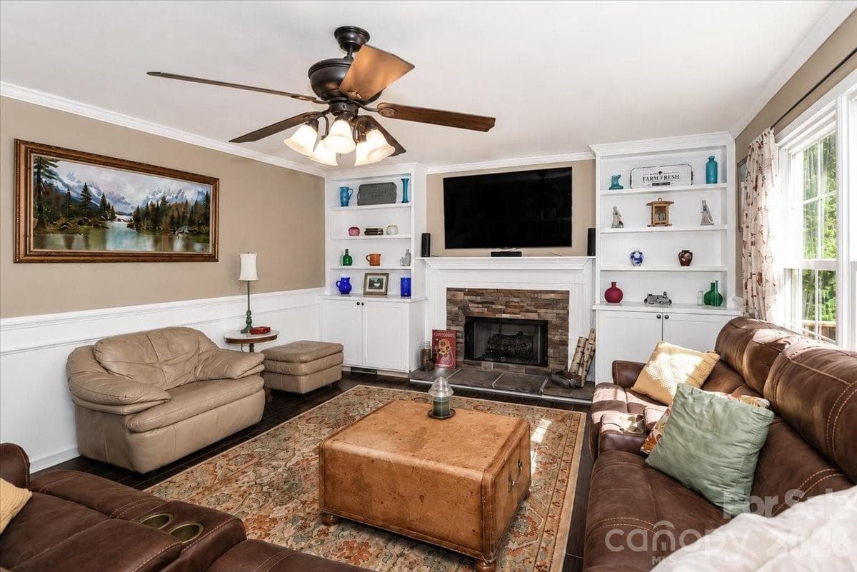 Family Room - 311 N Deerfield Circle, Salisbury
