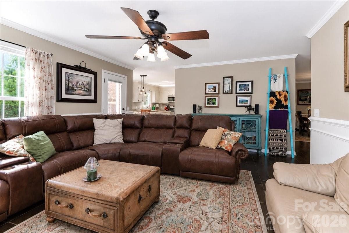 Family room lookiing into Kitchen - 311 N Deerfield Circle, Salisbury