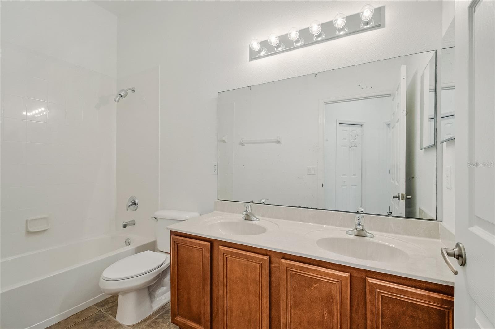 Single Family Residence at 7407 DEVEREAUX ST, REUNION, photo 19 of 63