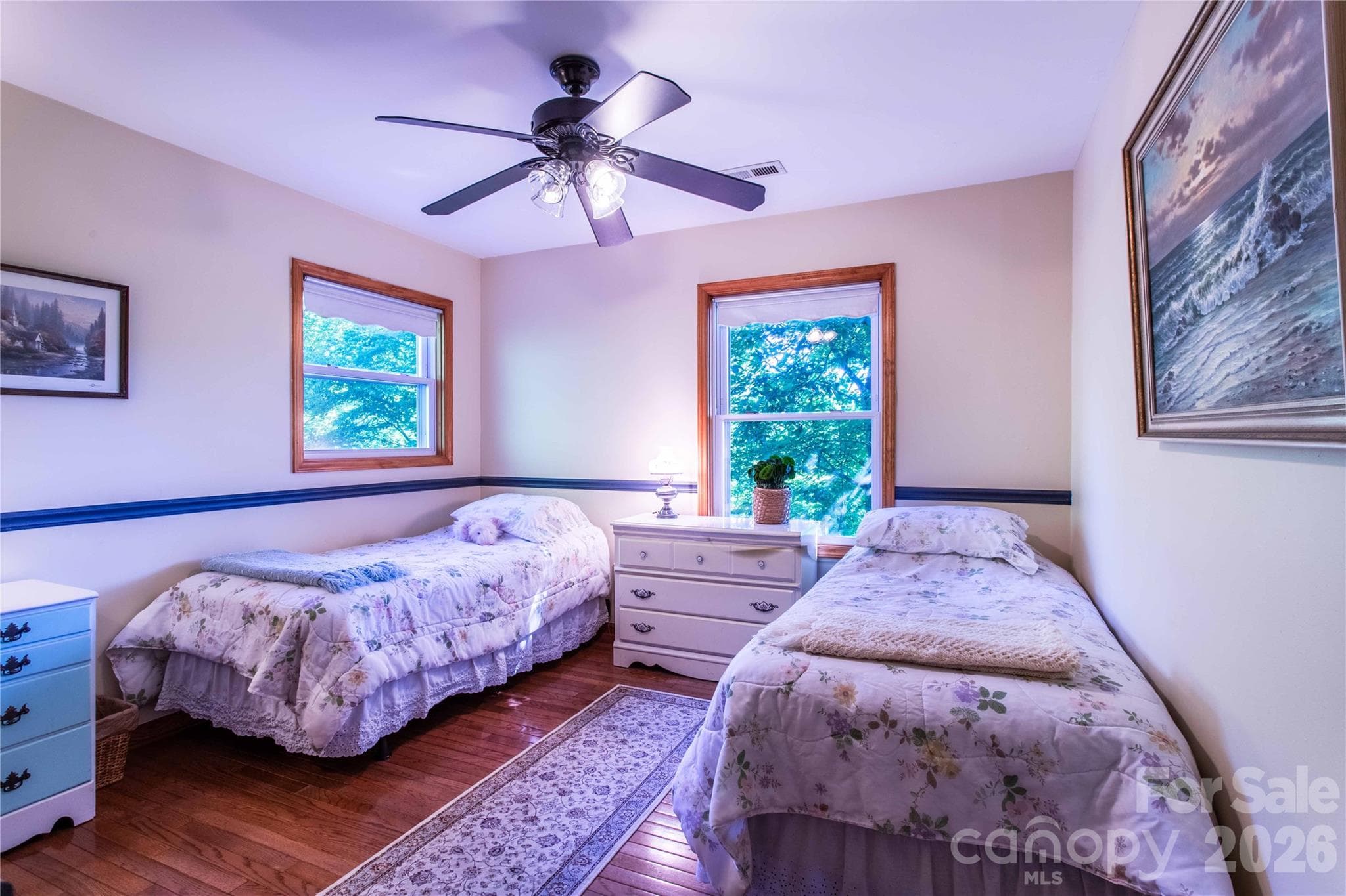 Second upstairs bedroom offers plenty of space for guests. - 22 Great Aspen Way, Black Mountain