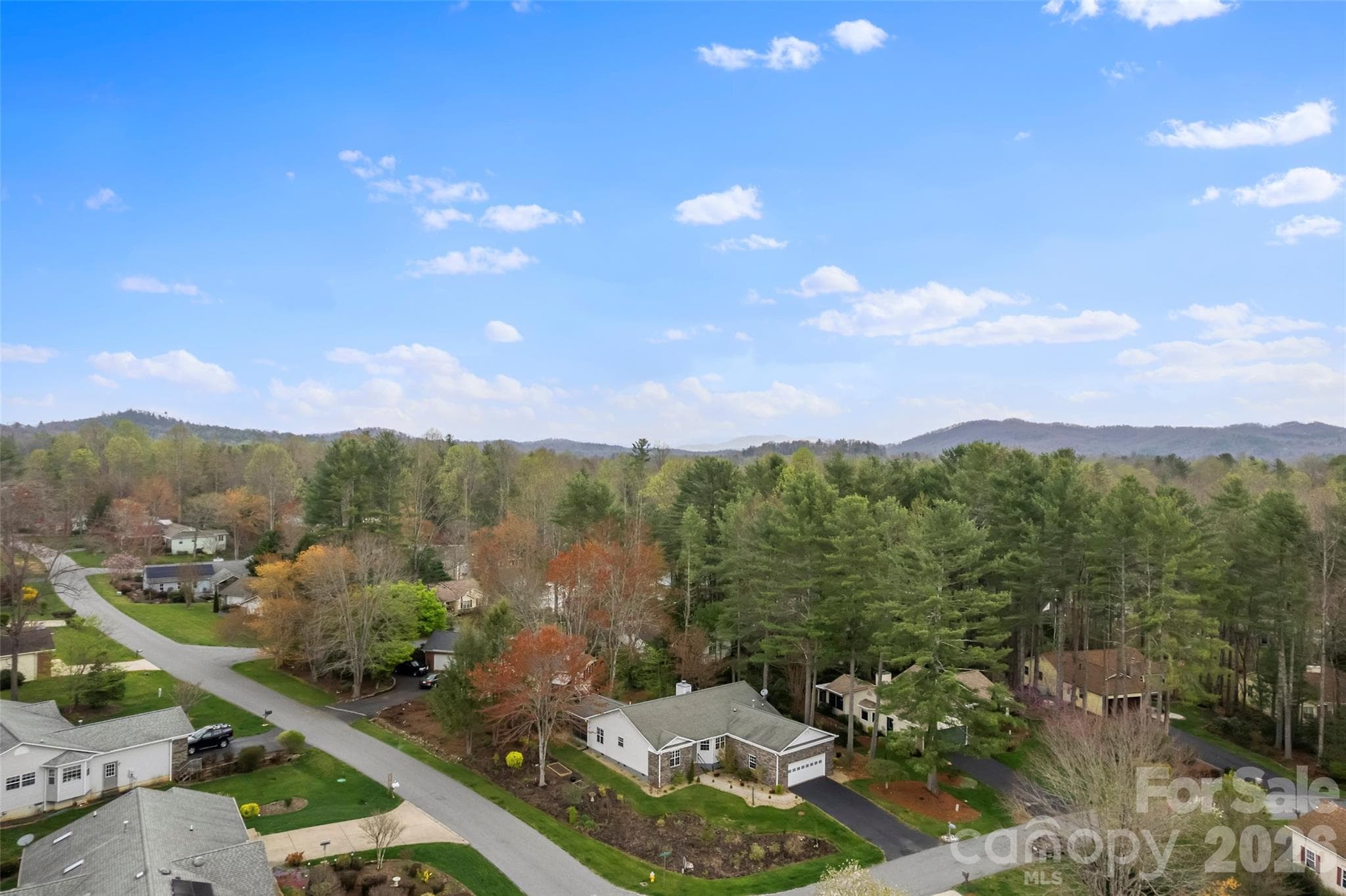 Single Family Residence at 2 Manakiki Court, Etowah, photo 2 of 46