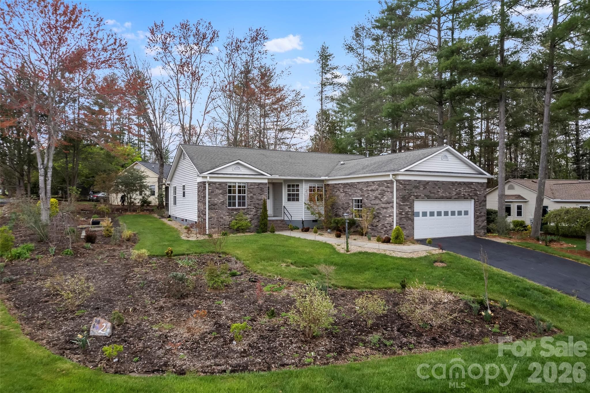 Single Family Residence at 2 Manakiki Court, Etowah, photo 3 of 46
