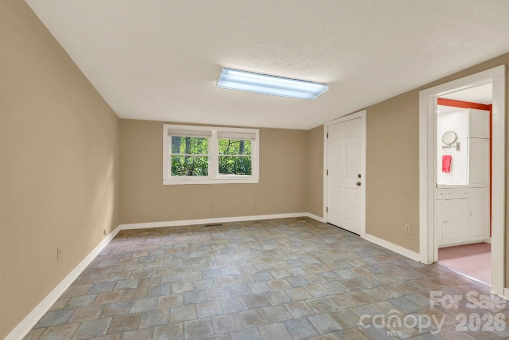 Main-level bedroom suite - 1590 Shulls Mill Road, Boone