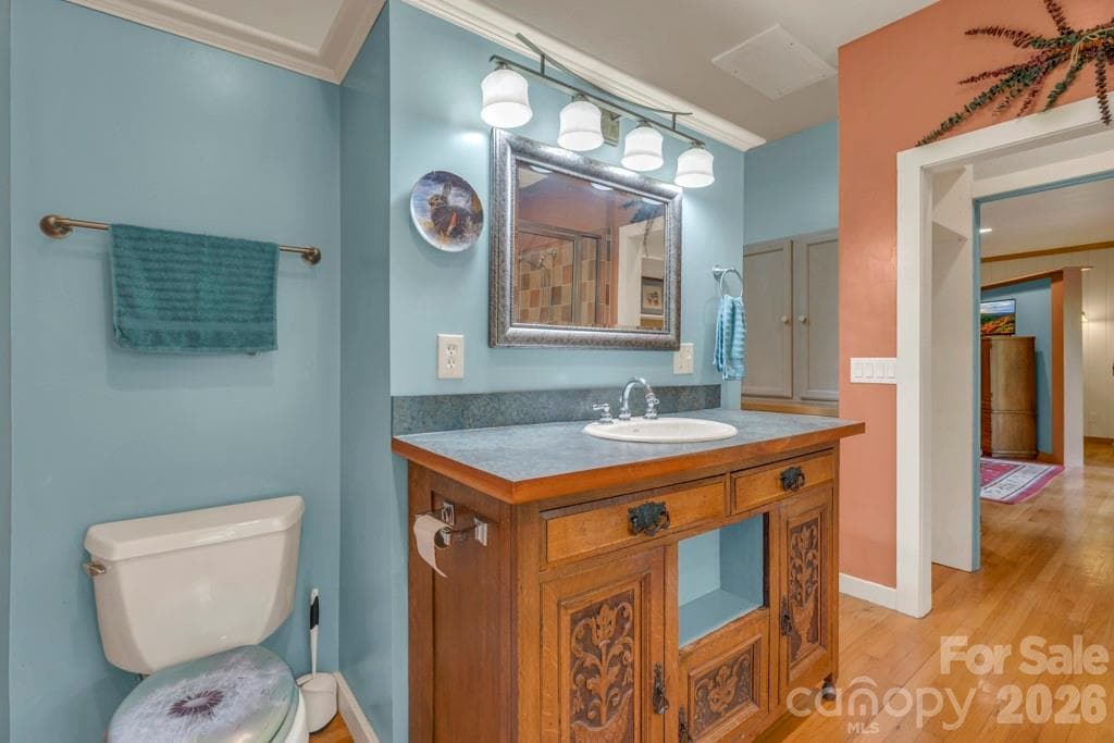 Lower-level studio bedroom suite bath - 1590 Shulls Mill Road, Boone