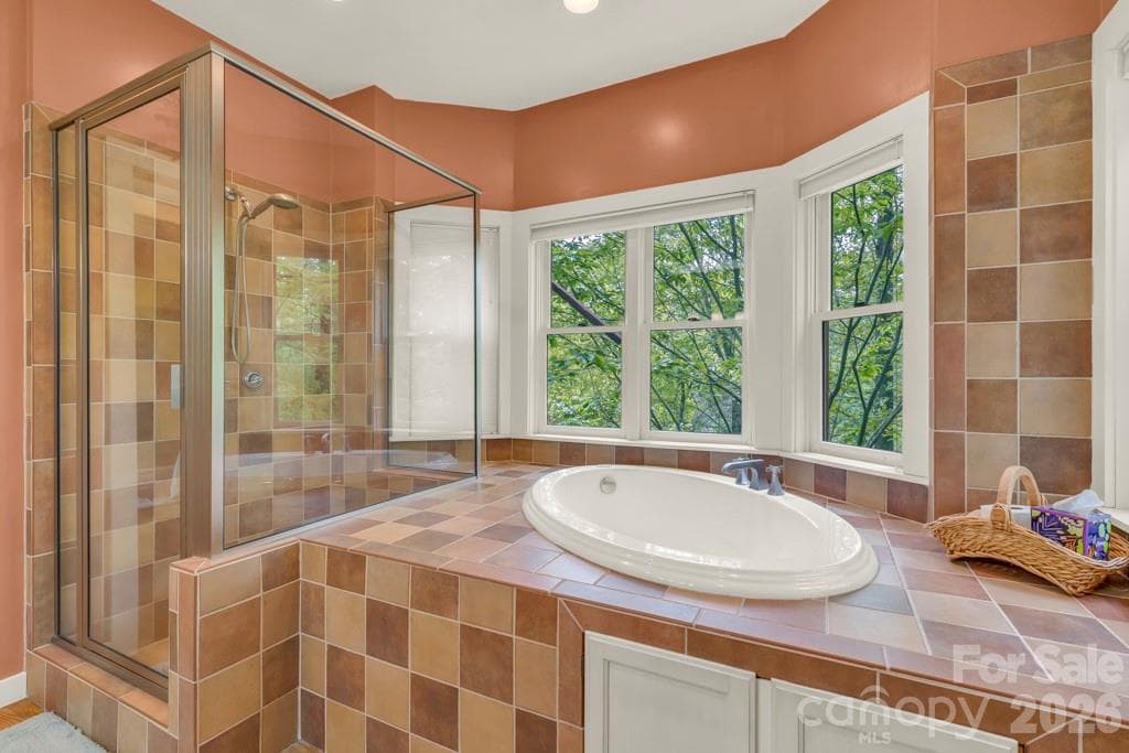 Lower-level studio bedroom suite bath - 1590 Shulls Mill Road, Boone