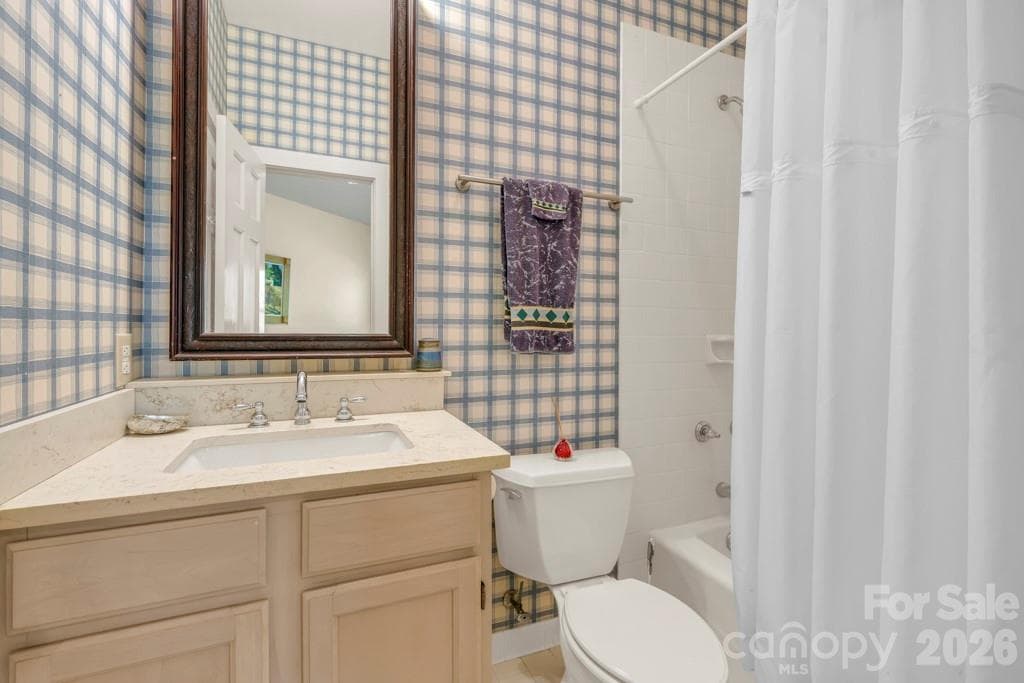 Lower-level bedroom suite bath - 1590 Shulls Mill Road, Boone