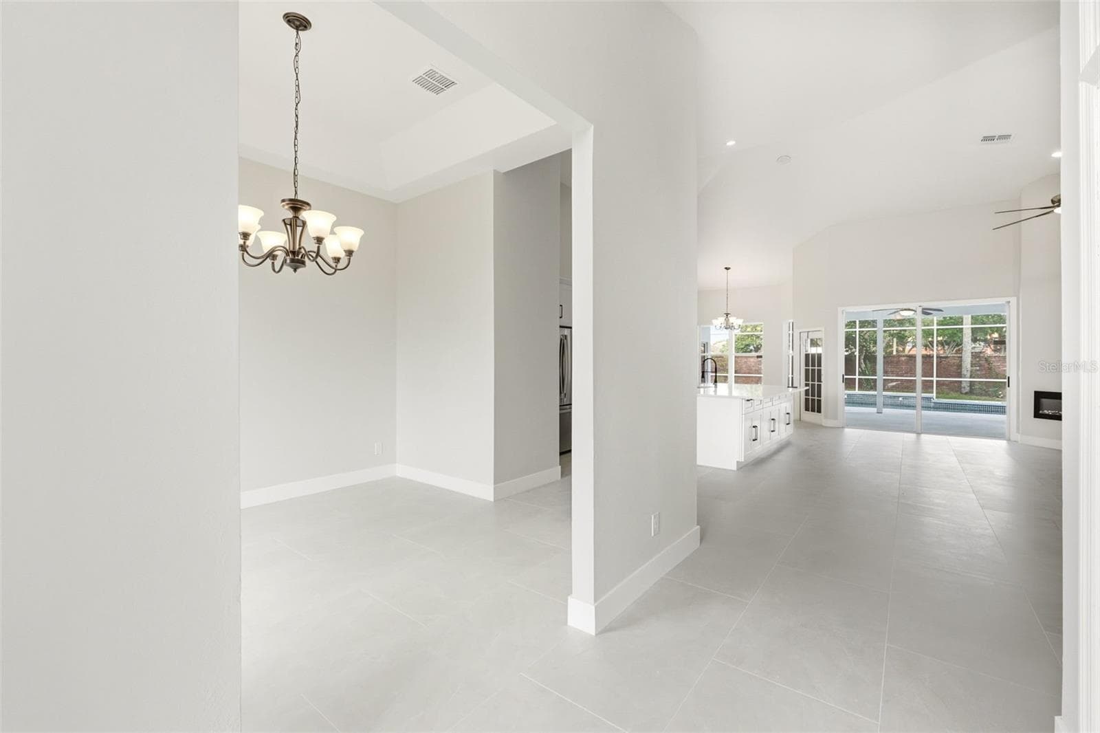 Single Family Residence at 12714 TOPSFIELD DR, ORLANDO, photo 4 of 48