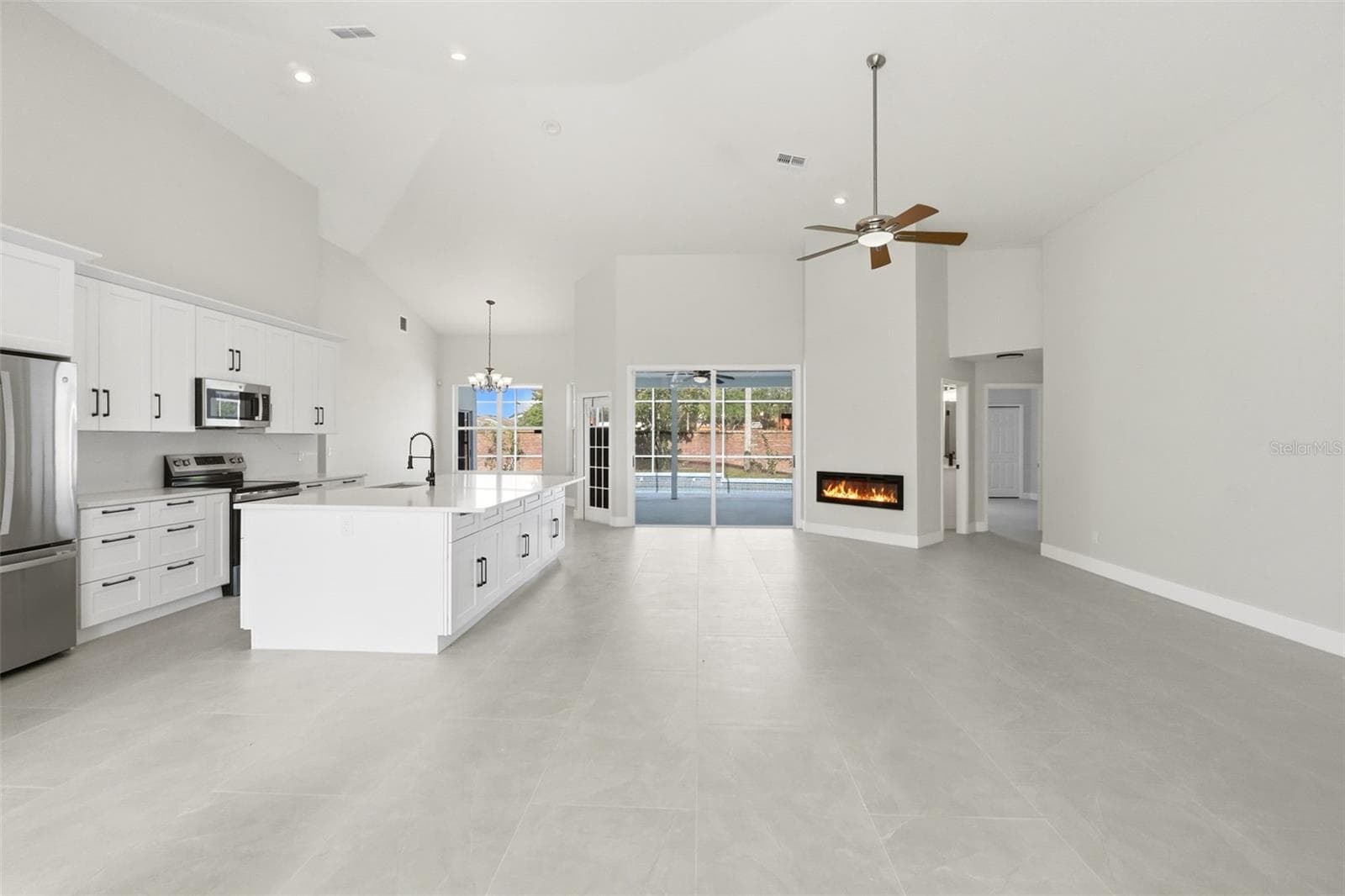 Single Family Residence at 12714 TOPSFIELD DR, ORLANDO, photo 10 of 48