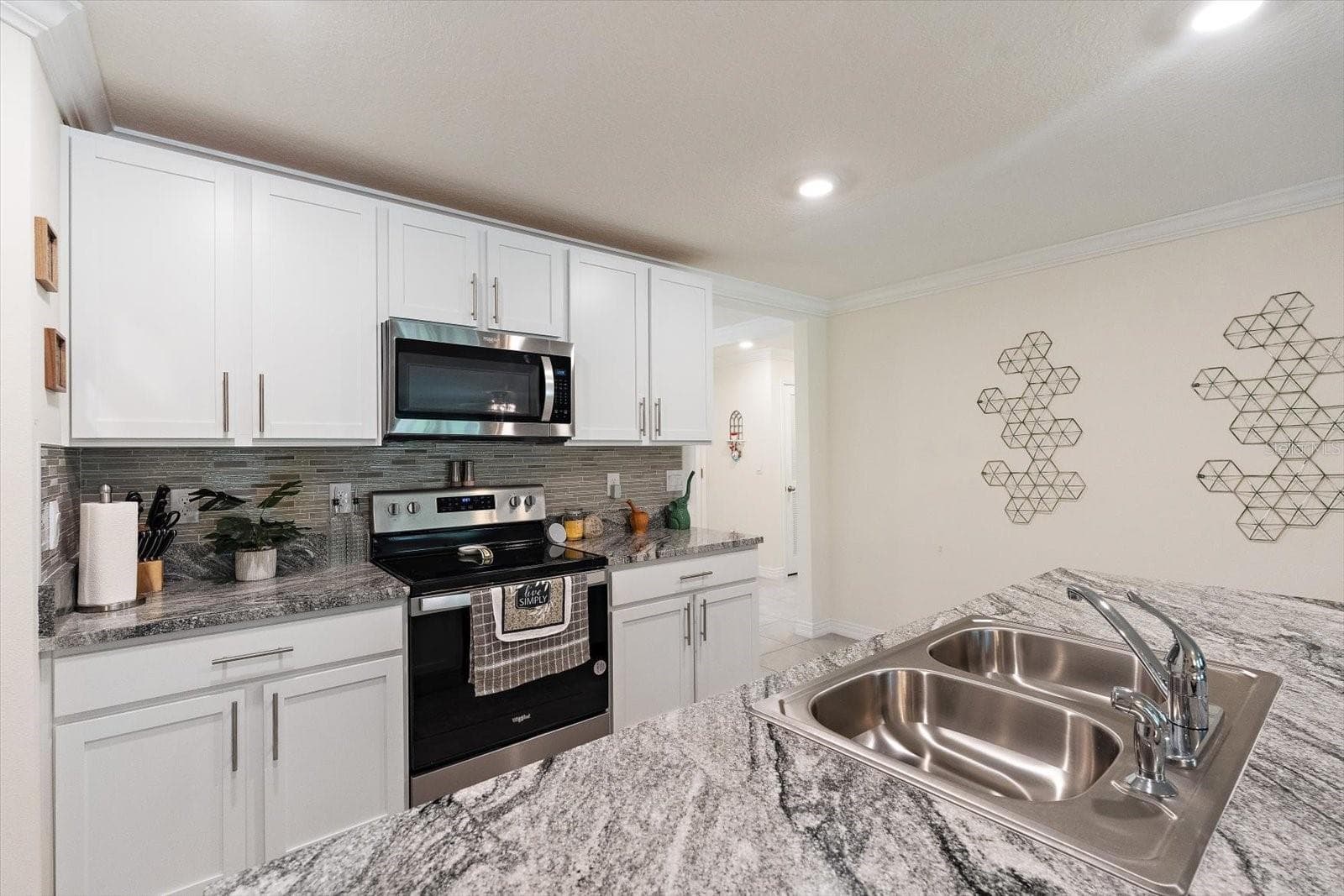 Spacious Kitchen - 5223 BYRONIC CT, BROOKSVILLE