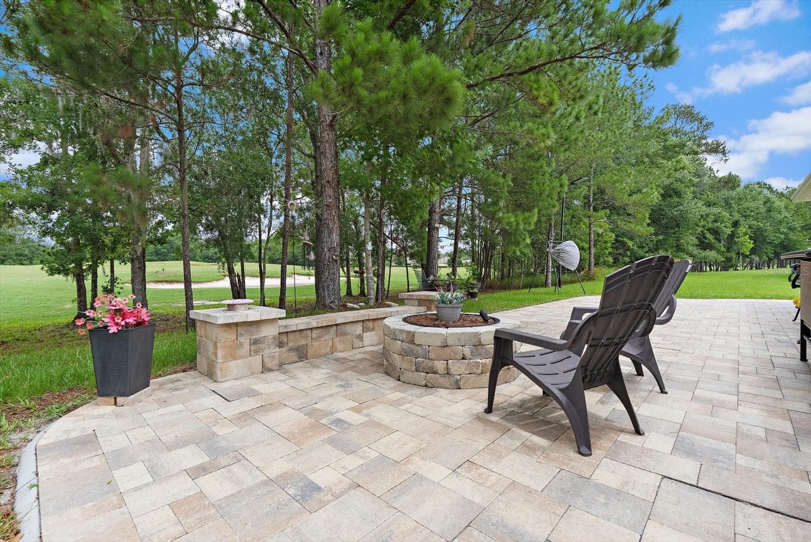 Beautiful paver patio with built in BBQ grill - 5223 BYRONIC CT, BROOKSVILLE