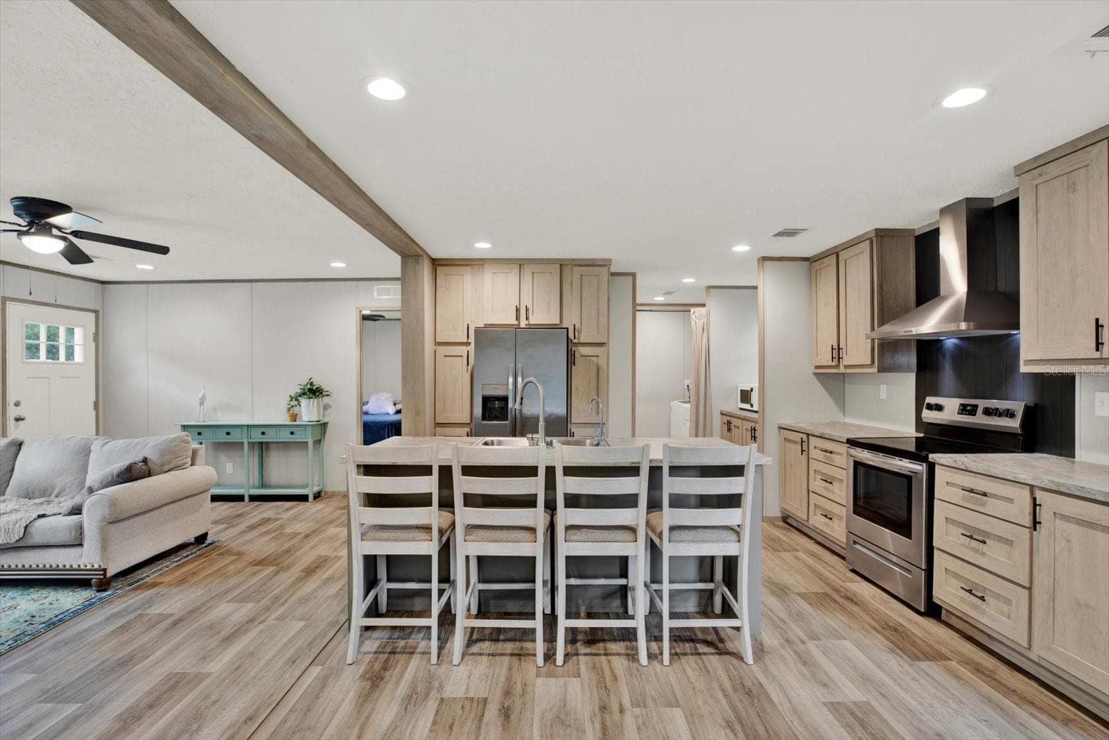 2845 N LAKEFRONT DR