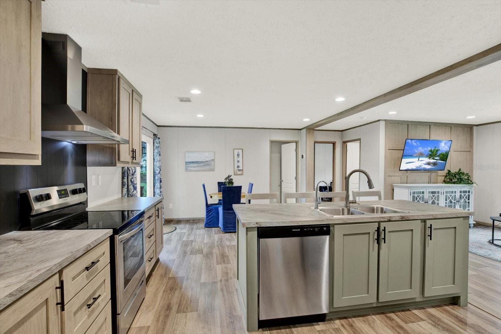 Manufactured Home at 2845 N LAKEFRONT DR, HERNANDO, photo 5 of 34