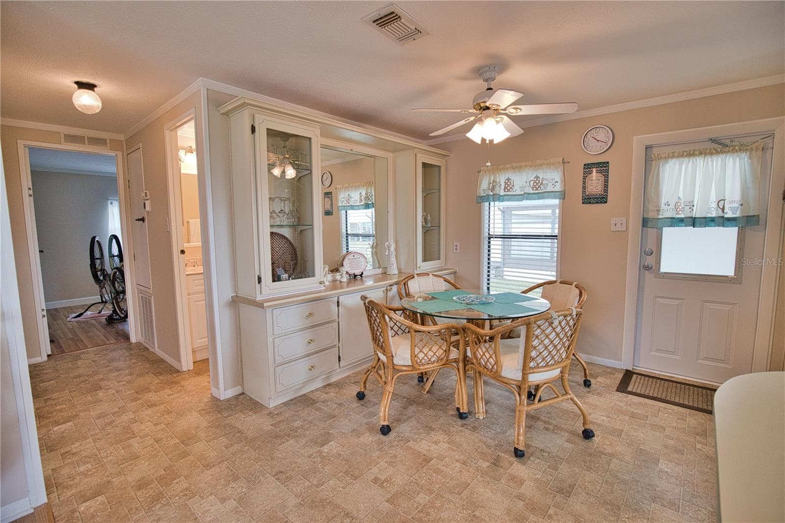 Manufactured Home at 632 LA JOLLA CIR, NORTH PORT, photo 3 of 35