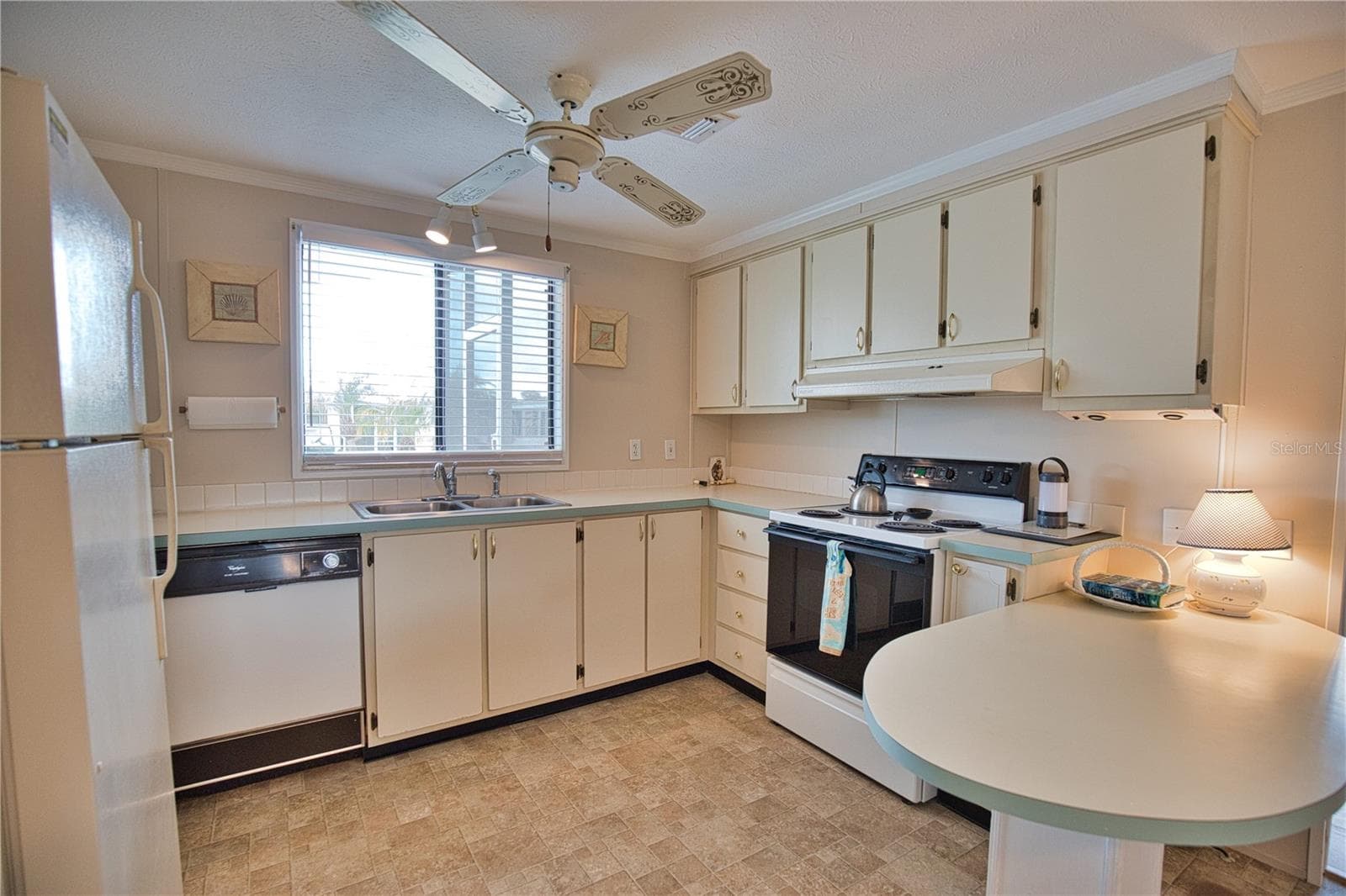 Manufactured Home at 632 LA JOLLA CIR, NORTH PORT, photo 5 of 35