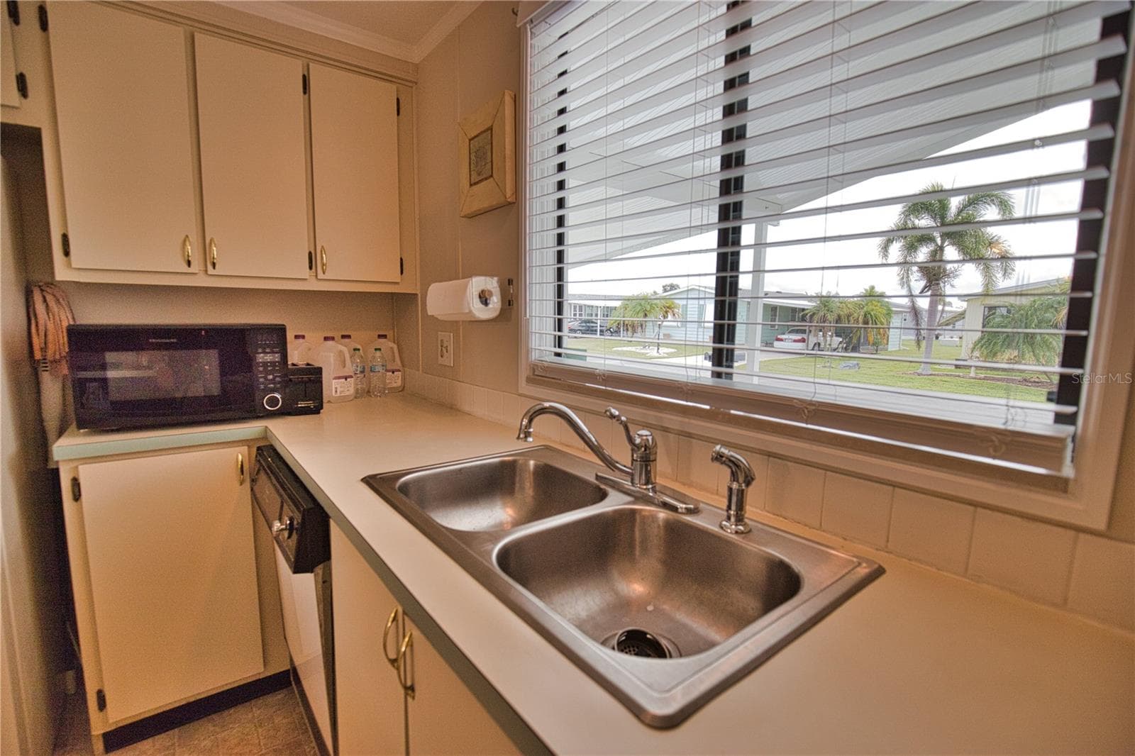 Manufactured Home at 632 LA JOLLA CIR, NORTH PORT, photo 10 of 35