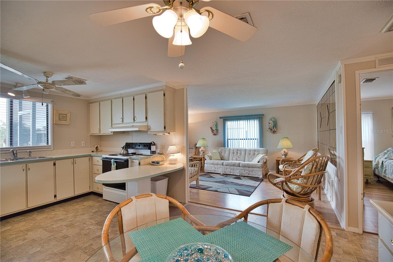 Manufactured Home at 632 LA JOLLA CIR, NORTH PORT, photo 11 of 35