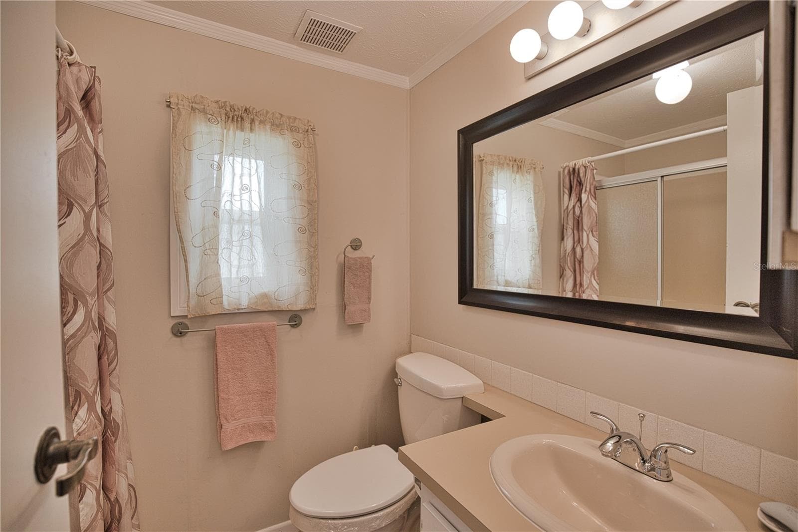 Manufactured Home at 632 LA JOLLA CIR, NORTH PORT, photo 18 of 35