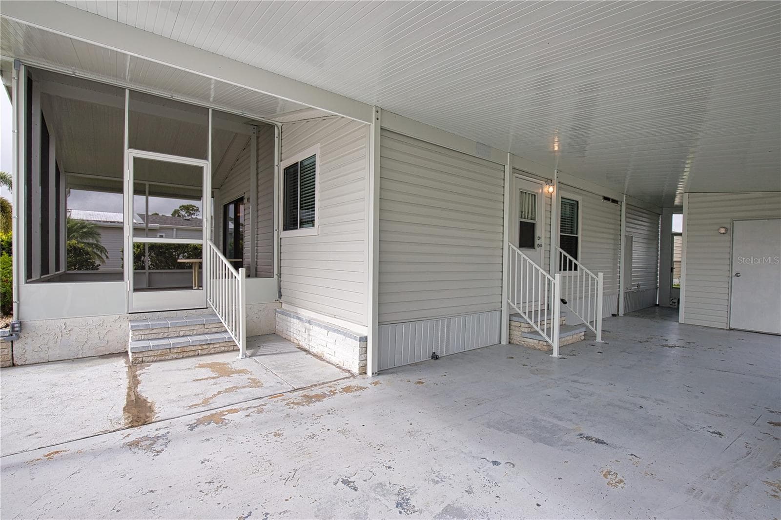 Manufactured Home at 632 LA JOLLA CIR, NORTH PORT, photo 28 of 35