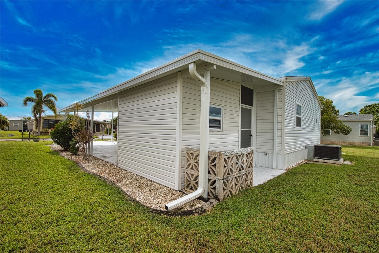 Manufactured Home at 632 LA JOLLA CIR, NORTH PORT, photo 33 of 35