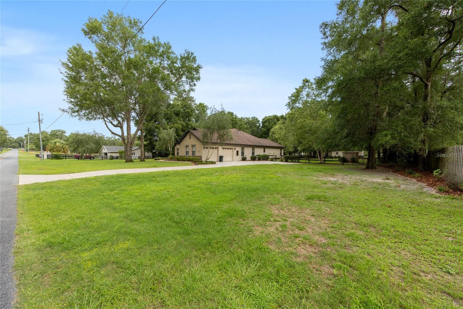 Oversized Garage - 3 HIALEAH DR, OCALA