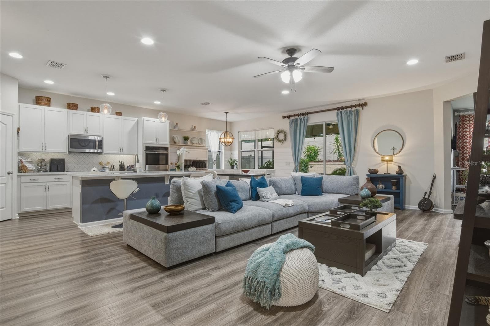 Living Room & Kitchen - 16742 ABBEY HILL CT, CLERMONT