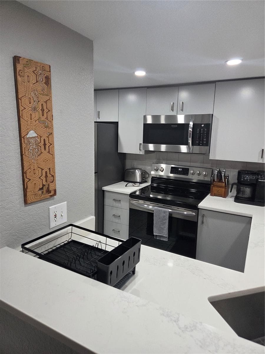 Condominium at 850 S TAMIAMI TRL #801, SARASOTA, photo 6 of 26