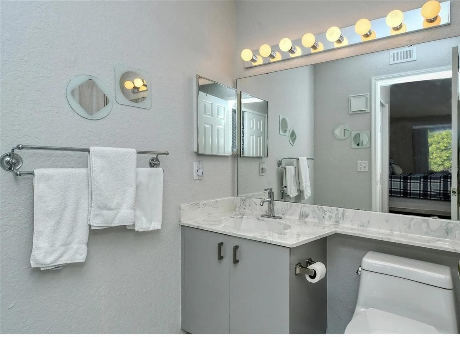 Condominium at 850 S TAMIAMI TRL #801, SARASOTA, photo 11 of 26