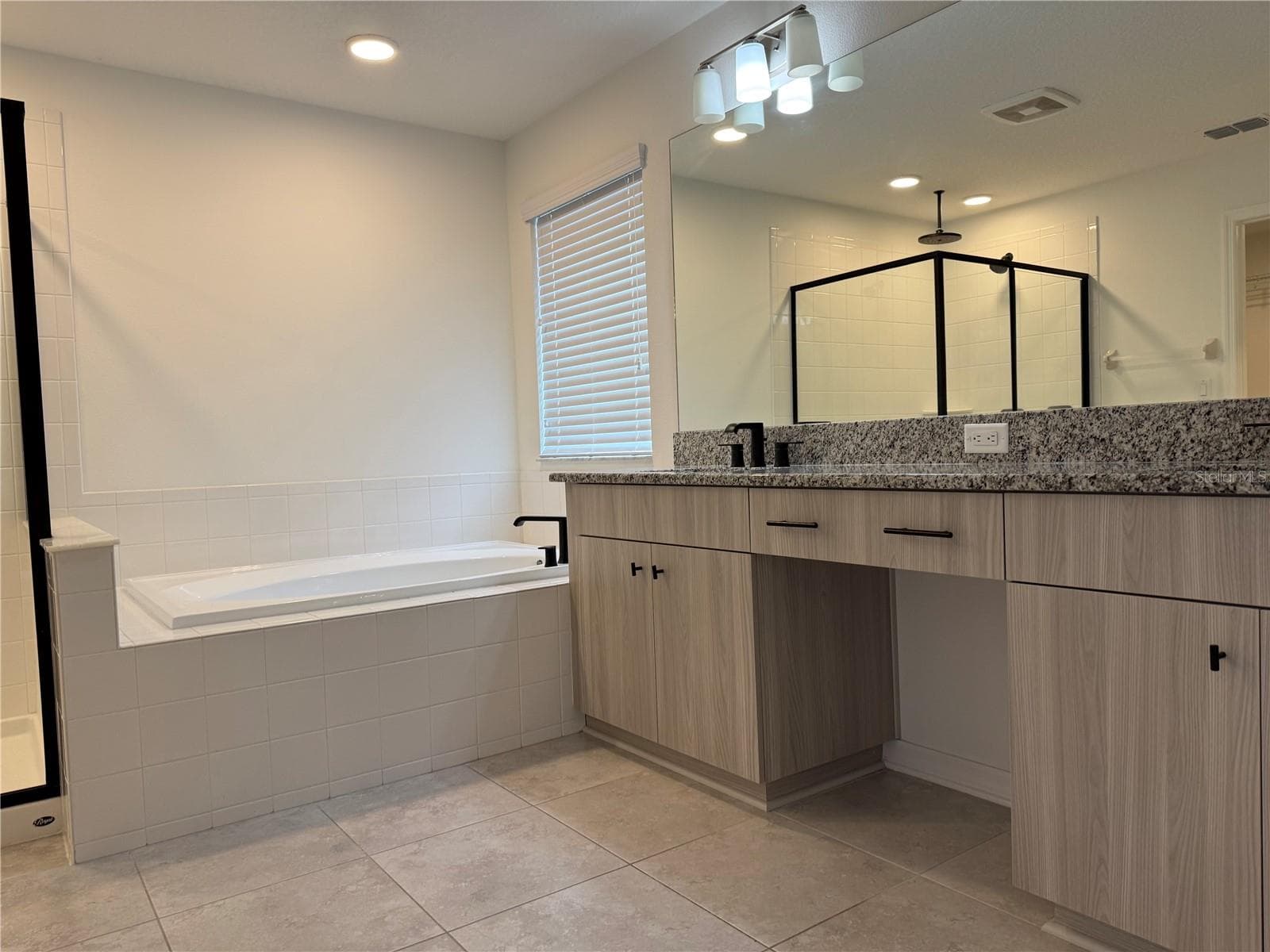 Single Family Residence at 33263 SYCAMORE LEAF DR, WESLEY CHAPEL, photo 14 of 52