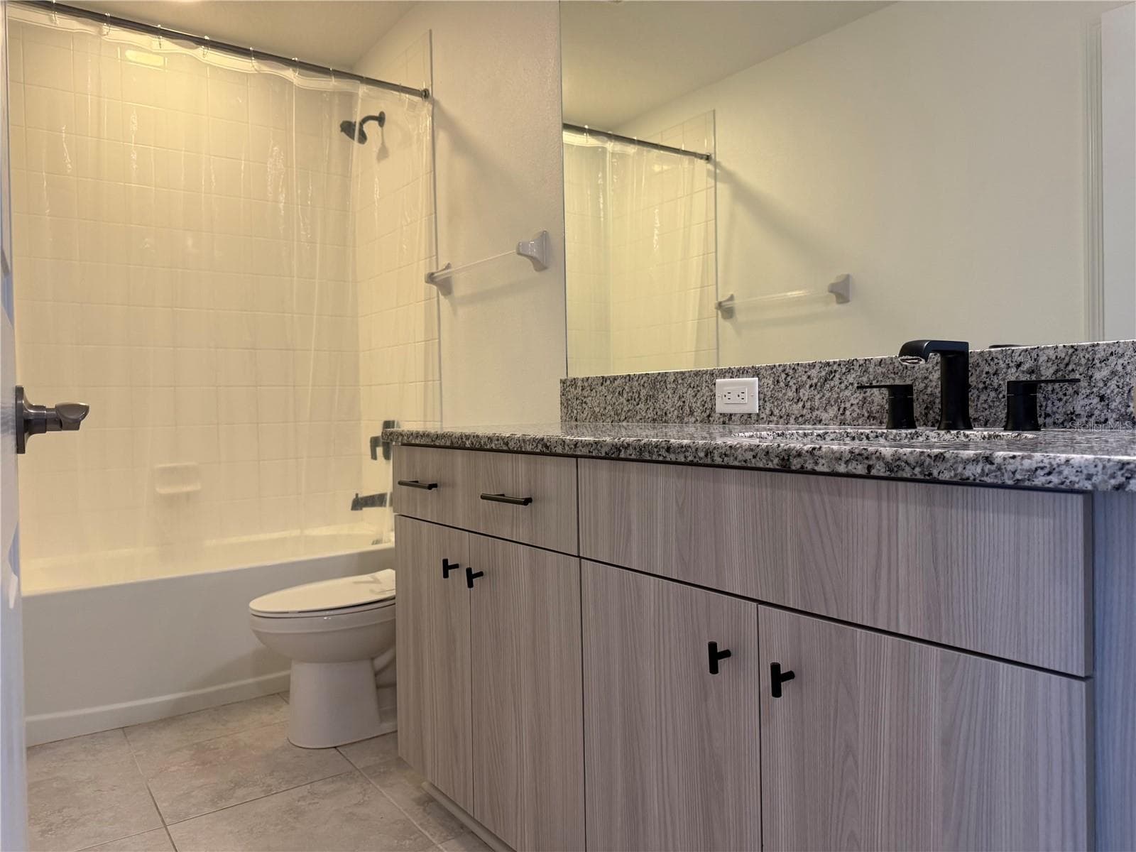Single Family Residence at 33263 SYCAMORE LEAF DR, WESLEY CHAPEL, photo 15 of 52