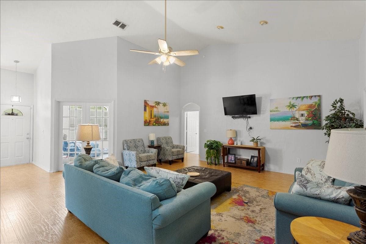Living room - 5514 NW 78TH LN, GAINESVILLE