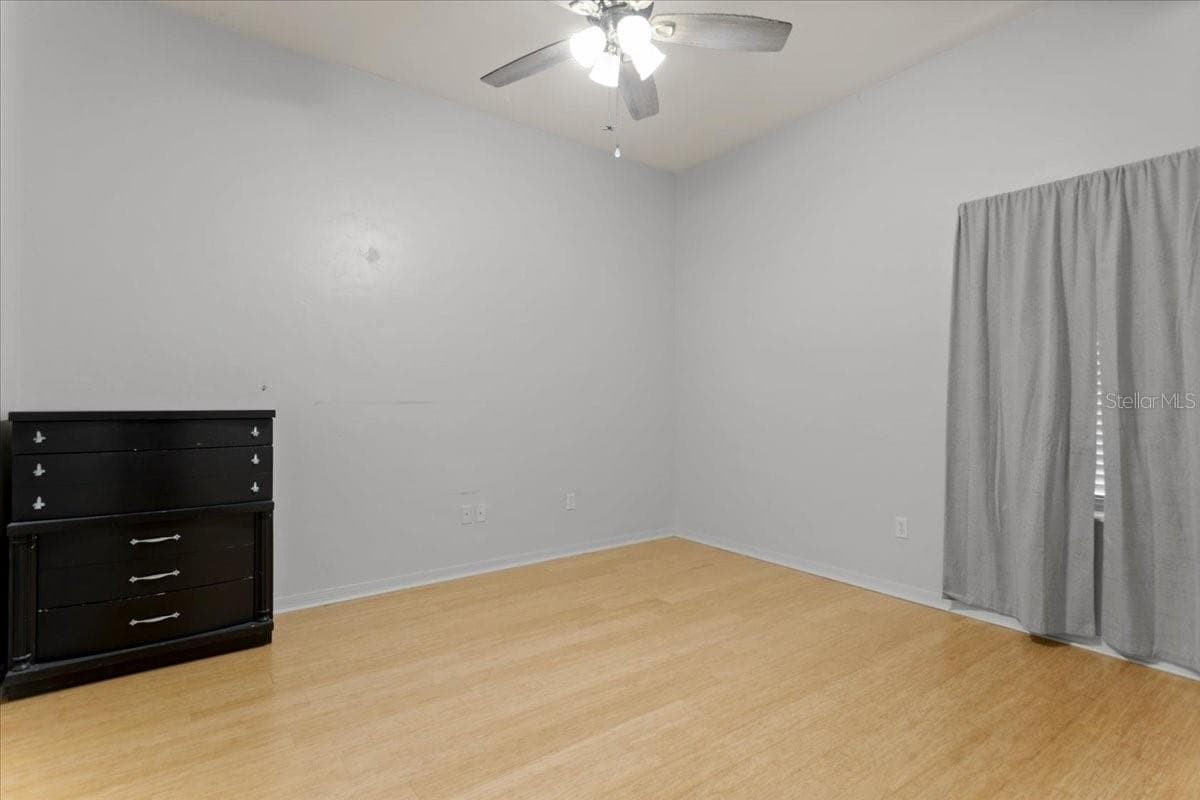 In-law suite bedroom - 5514 NW 78TH LN, GAINESVILLE
