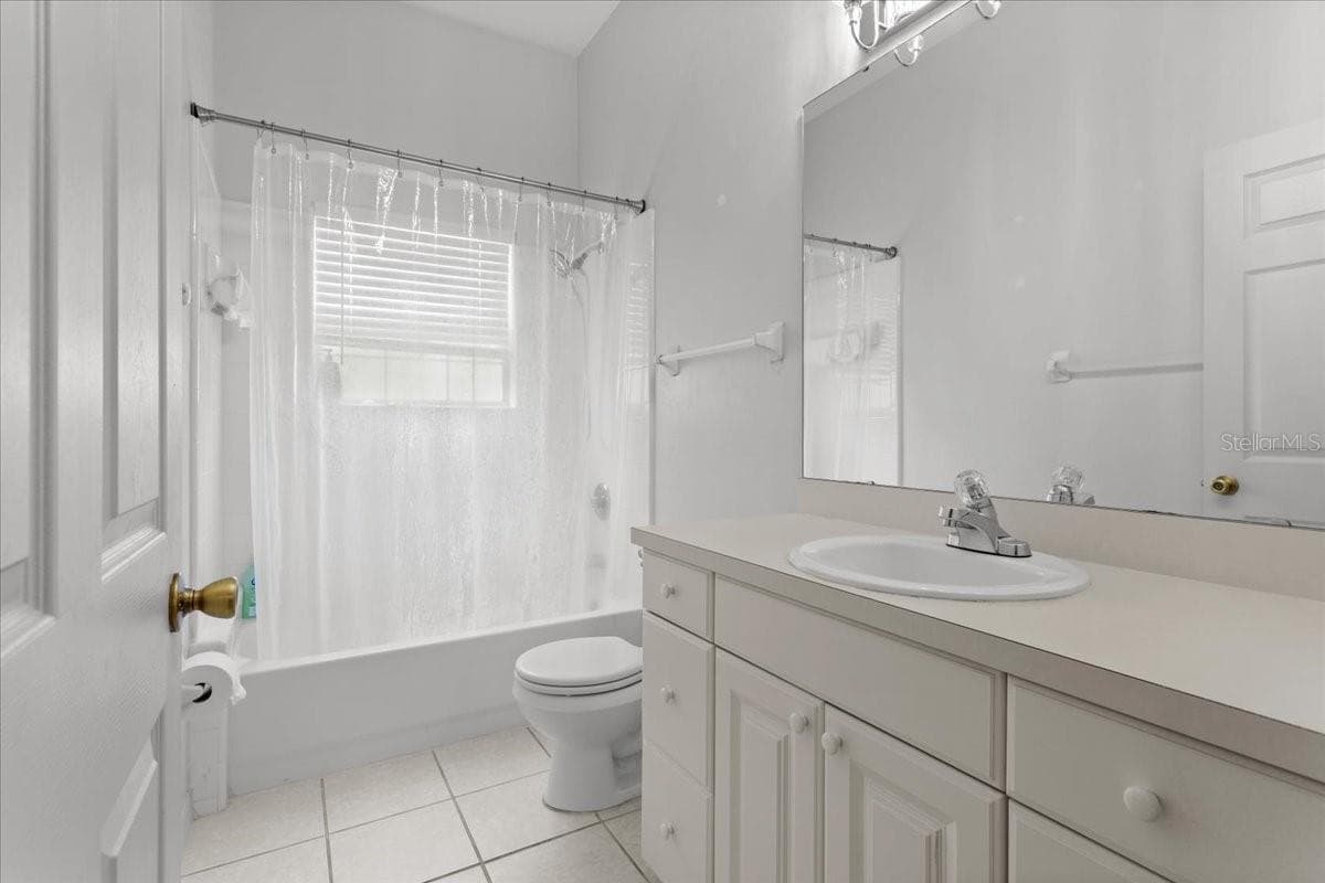 In-law suite bath - 5514 NW 78TH LN, GAINESVILLE