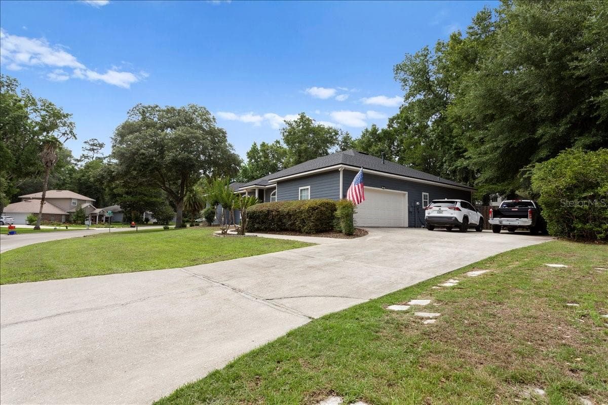 Driveway - 5514 NW 78TH LN, GAINESVILLE